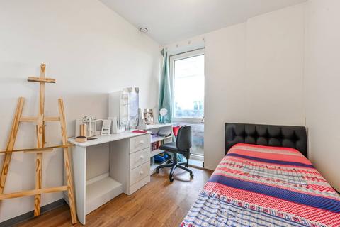 3 bedroom flat for sale, Seven Sisters Road, Finsbury Park, London, N4