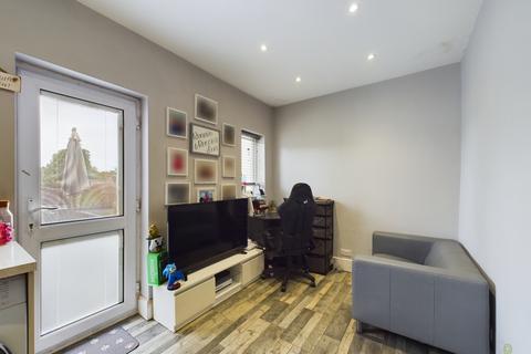 6 Oak Road, Greenhithe, DA9 9DH