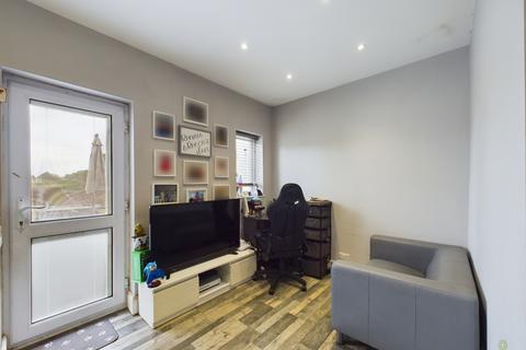6 Oak Road, Greenhithe, DA9 9DH