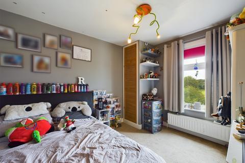 6 Oak Road, Greenhithe, DA9 9DH