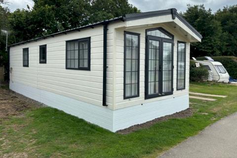 2 bedroom static caravan for sale, Little Lakeland Caravan Park, , High Road IP20