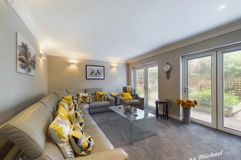 4 bedroom semi-detached house for sale, Thame Road, Haddenham, Aylesbury, Buckinghamshire