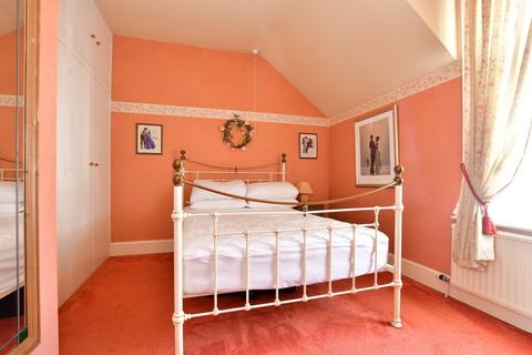 2 bedroom flat to rent, Granville Road Totland Bay PO39