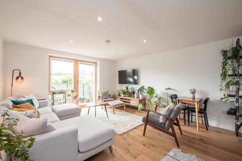 2 bedroom flat for sale, 18/9 Hughes Close, Canonmills, Edinburgh, EH7