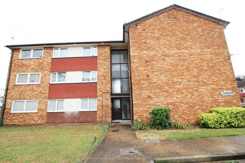 2 bedroom flat to rent, Great Cullings, Romford, RM7