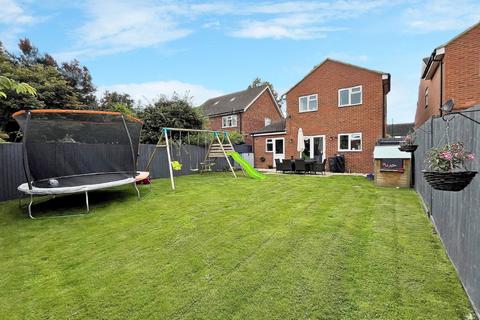 3 bedroom detached house for sale, Ampthill Road, Flitwick