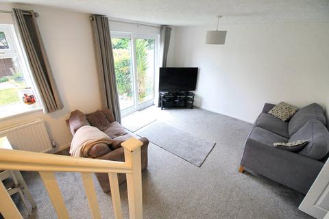 3 bedroom semi-detached house to rent, Ireton Close, Norwich NR7