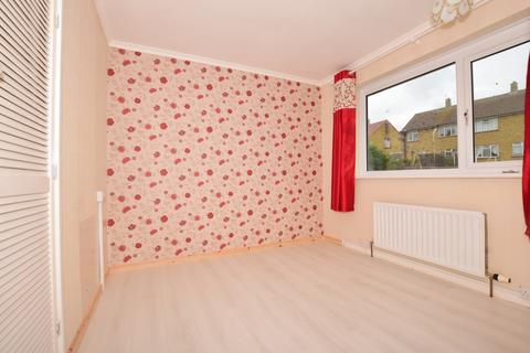 3 bedroom semi-detached house to rent, Devon Road Canterbury CT1