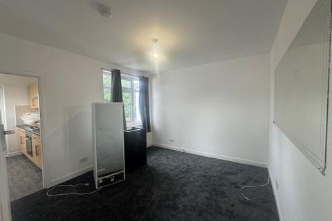2 bedroom flat to rent, Southview Avenue, Neasden, NW10