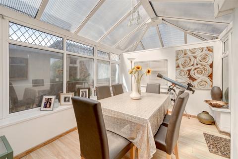 5 Croshaw Close, Lancing, BN15 9LE