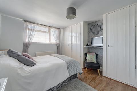 5 Croshaw Close, Lancing, BN15 9LE