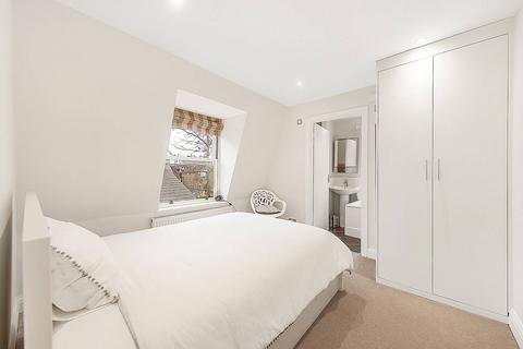 3 bedroom flat to rent, Oakhill Road, Putney, London, SW15