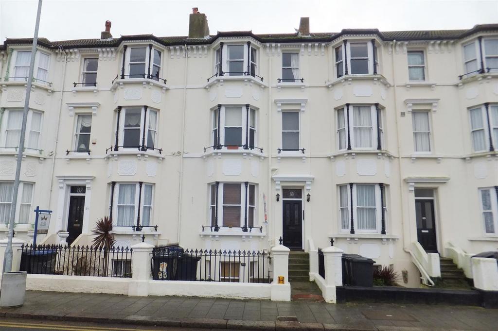 Central Parade, Herne Bay, CT6 2 bed flat to rent £875 pcm (£202 pw)