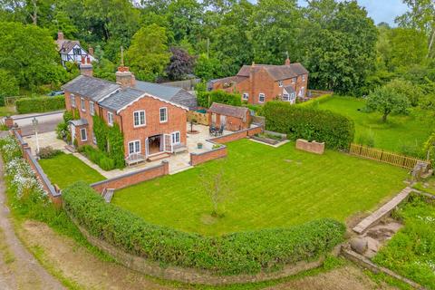 4 bedroom cottage for sale, Clevelode Malvern, Worcestershire, WR13 6PD