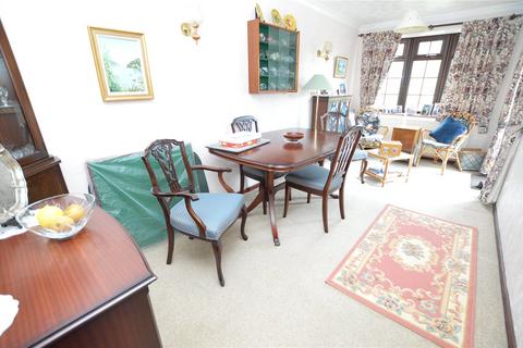 30 Brampton Rise, Dunstable, LU6 3BY