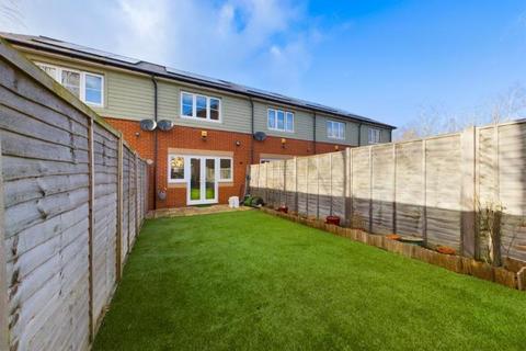 2 bedroom terraced house to rent, Highcross Place, Chertsey KT16