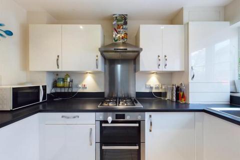 2 bedroom terraced house to rent, Highcross Place, Chertsey KT16