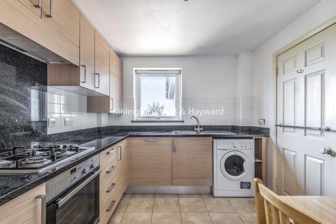 2 bedroom flat to rent, Gainsborough Road London N12