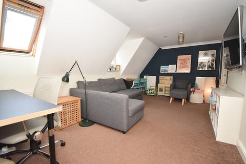2 bedroom flat for sale, Veale Drive, Wyvern Park, Exeter, EX2