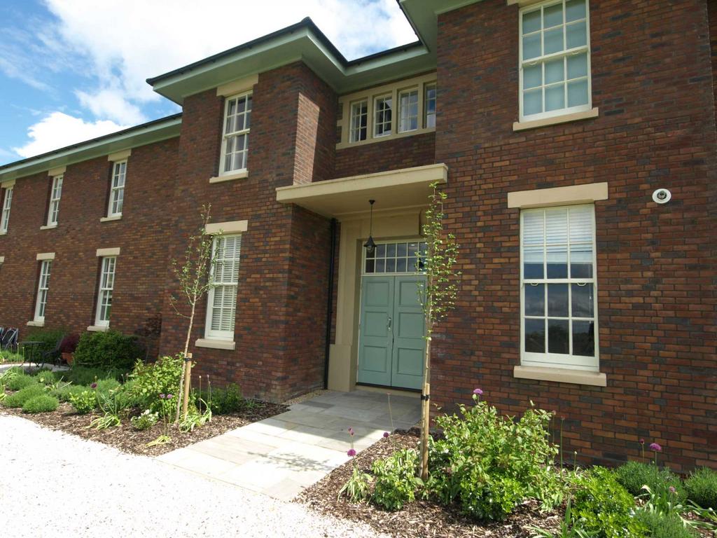 Building The Parade, Bicester OX27 2 bed apartment to rent £1,500 pcm