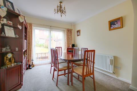 3 bedroom semi-detached house for sale, HAREFIELD! NO FORWARD CHAIN! 22ft LOUNGE/DINER!