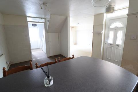 3 bedroom house to rent, Ward Close, Laindon, Essex, SS15