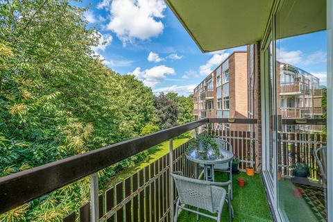 2 bedroom flat for sale, Kemnal Road, Chislehurst BR7