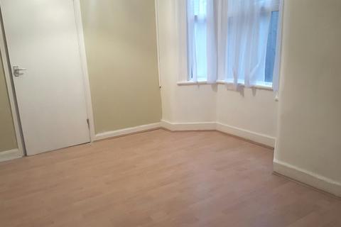 2 bedroom flat to rent, Frobisher Road, London N8