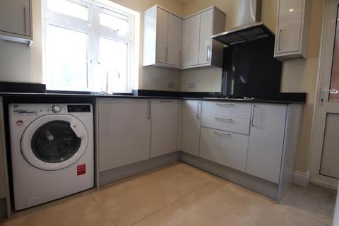 4 bedroom semi-detached house to rent, Elmstead Avenue, Wembley