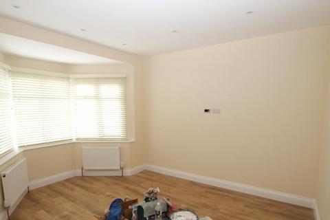 4 bedroom semi-detached house to rent, Elmstead Avenue, Wembley