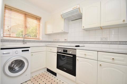 2 bedroom terraced house to rent, Florence Road, Sandhurst GU47