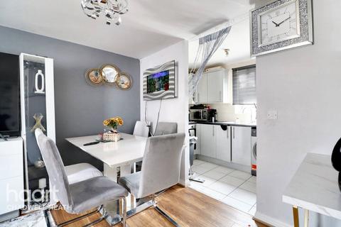 2 bedroom apartment for sale, Westfield Gardens, Romford