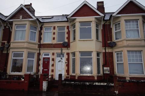 3 bedroom terraced house to rent, Dock View Road, Barry CF63