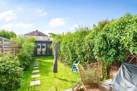 105 Ravenscroft Road, Beckenham, BR3 4TN