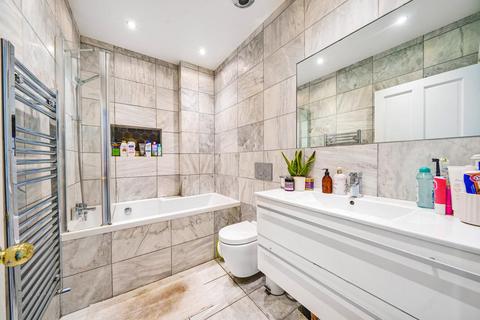 105 Ravenscroft Road, Beckenham, BR3 4TN