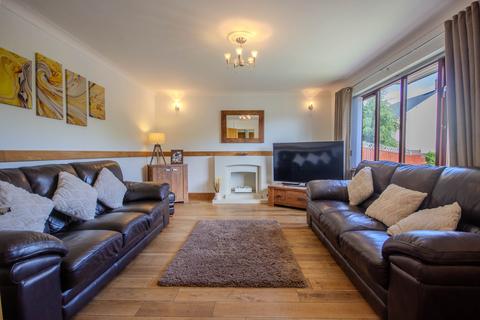 4 bedroom detached house for sale, Pentwyn Road, Pontypool NP4