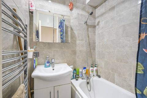 2 bedroom flat for sale, Barnardo Street, Shadwell, London, E1