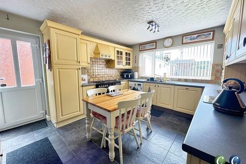 4 bedroom detached house for sale, Hawkesmore Drive, Little Haywood, Stafford, ST18 0UA