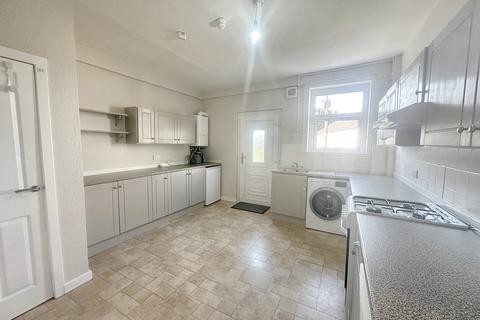 3 bedroom ground floor flat to rent, Cairnfield Avenue, Maybole KA19