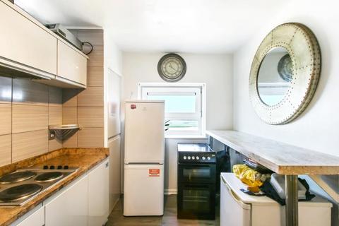 2 bedroom flat to rent, Dunedin House, Manwood Street, London E16