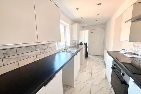 3 bedroom flat to rent, Brannen Street, North Shields, NE29