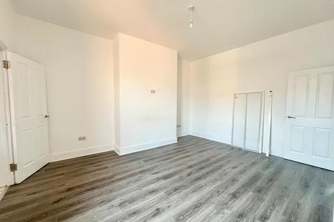 3 bedroom flat to rent, Brannen Street, North Shields, NE29