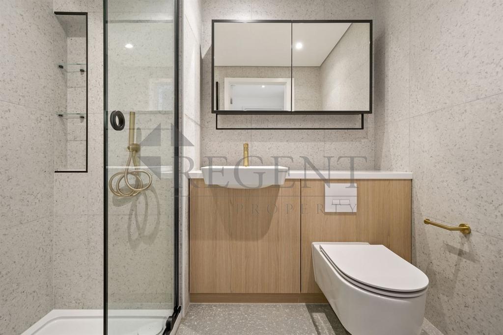 Main ensuite