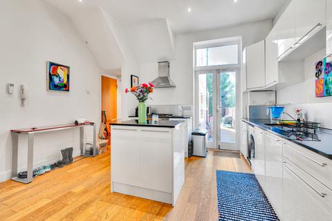 2 bedroom apartment to rent, Avenell Road, London, N5