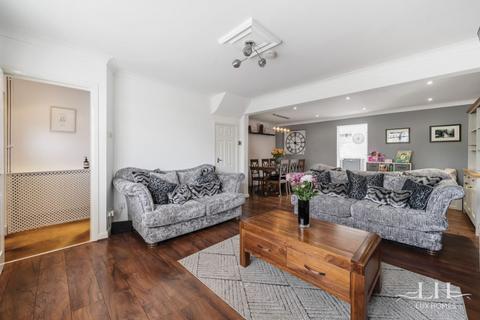 170 Abbs Cross Lane, Hornchurch, RM12 4XR