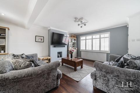 170 Abbs Cross Lane, Hornchurch, RM12 4XR