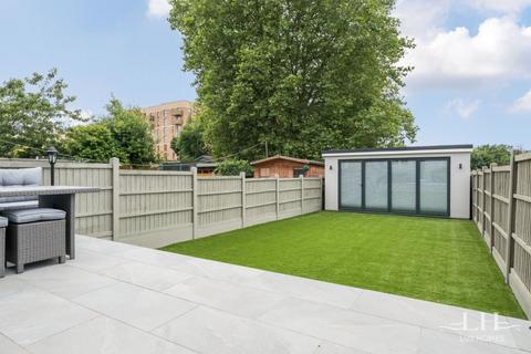 170 Abbs Cross Lane, Hornchurch, RM12 4XR