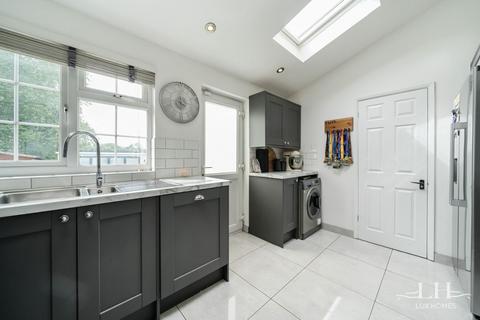 170 Abbs Cross Lane, Hornchurch, RM12 4XR
