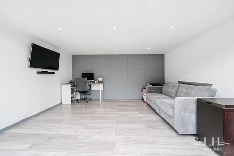 170 Abbs Cross Lane, Hornchurch, RM12 4XR
