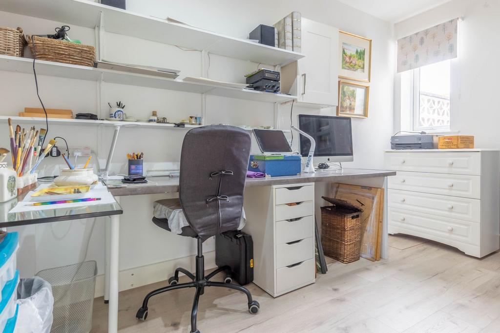 Bedroom/study
